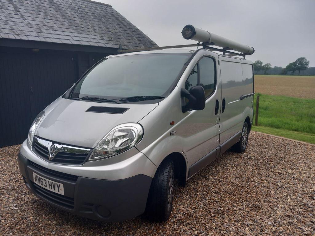 VAUXHALL VIVARO