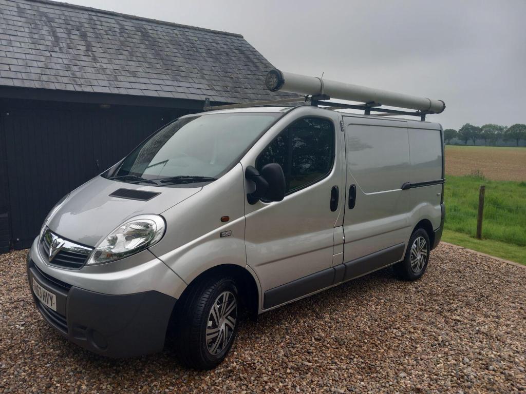 VAUXHALL VIVARO