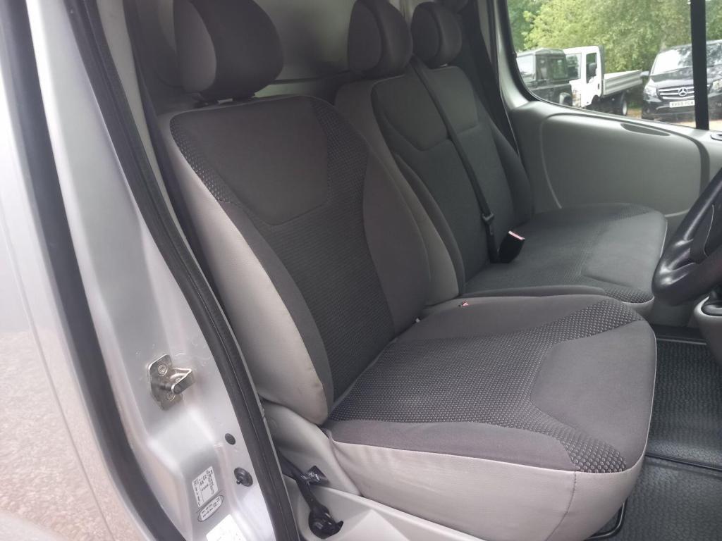 VAUXHALL VIVARO