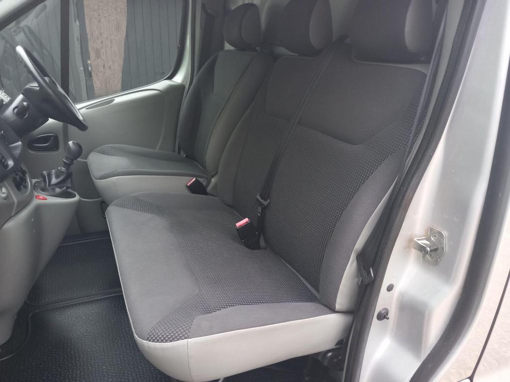 VAUXHALL VIVARO