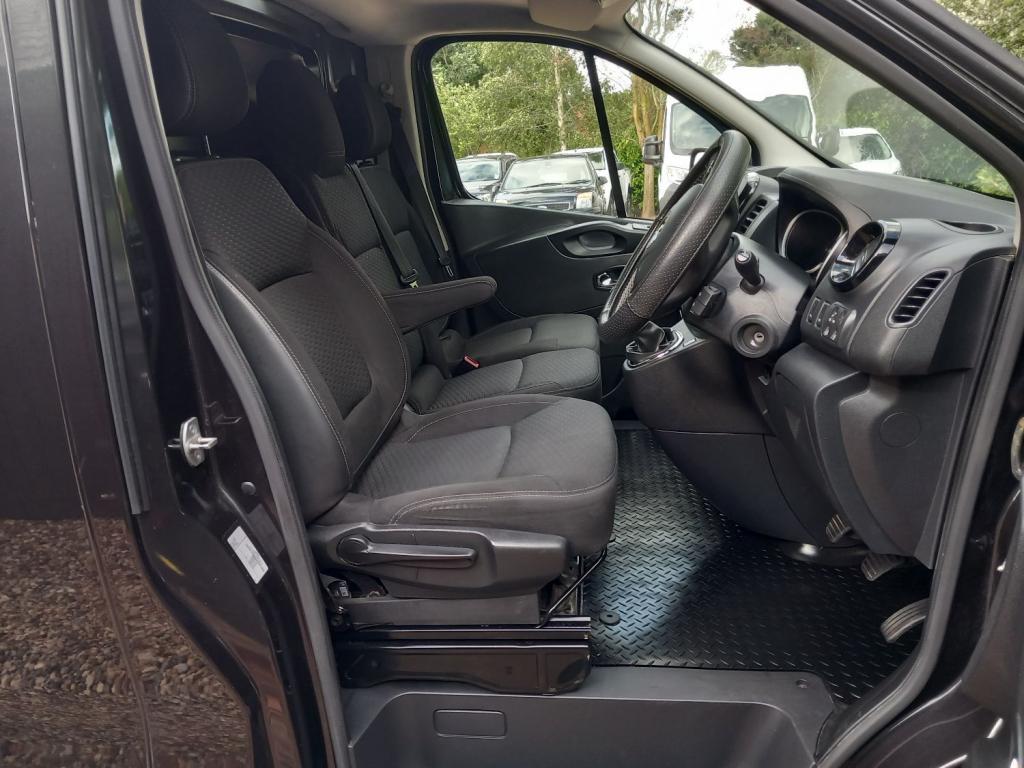VAUXHALL VIVARO