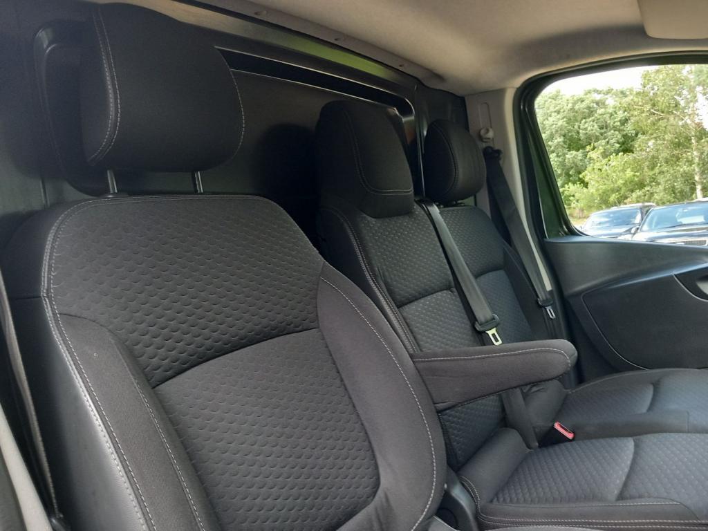 VAUXHALL VIVARO