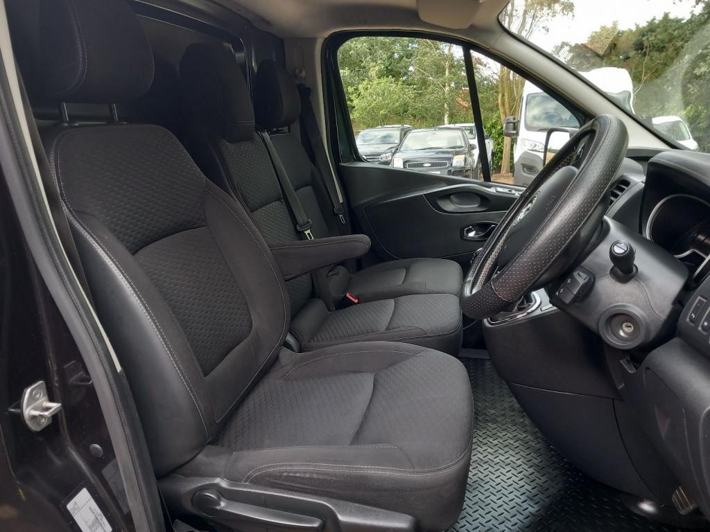 VAUXHALL VIVARO