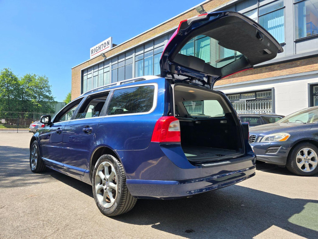 View VOLVO V70 1.6 T4 SE LUX RARE OCEAN RACE EDITION ONLY 19,000 VERIFIES MILES TOP SPEC SUNROOF CRUISE