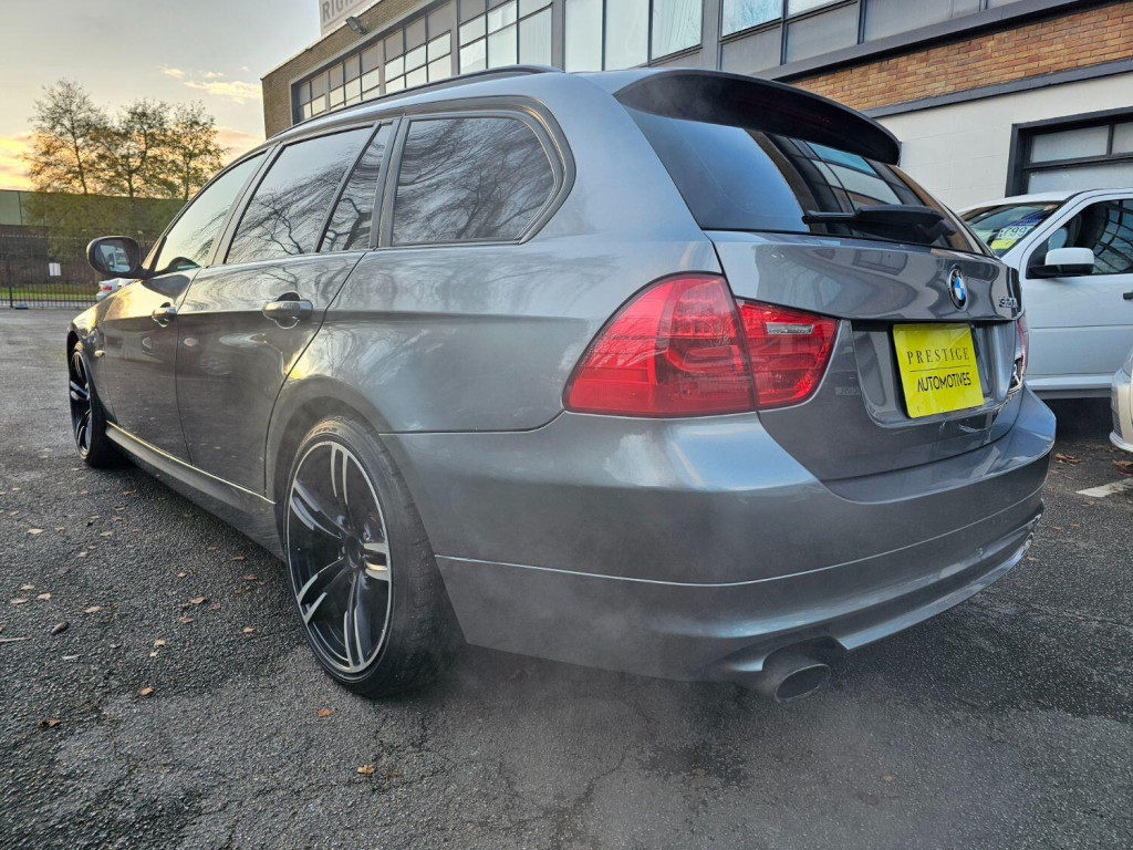 View BMW 3 SERIES TOURING 2.0 320i SE LOW MILEAGE ONLY 28,583 VERIFIED MILES SPACE GREY METALLIC 18 INCH ALLOY WHEELS 