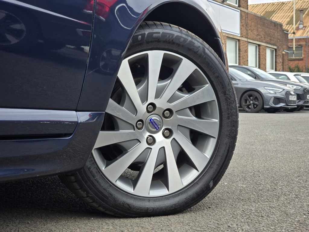 View VOLVO V70 2.0 T5 SE NAVY BLUE 25,000 VERIFIED MILES LEATHER INTERIOR ROOF RAILS CALL TO RESERVE