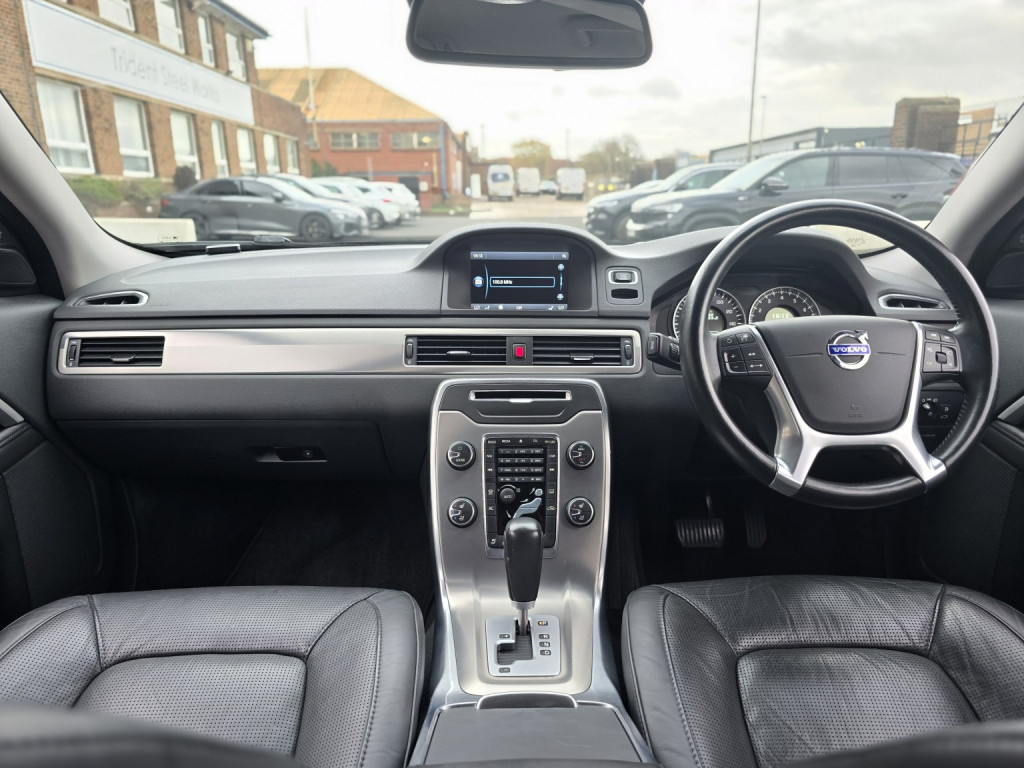 View VOLVO V70 2.0 T5 SE NAVY BLUE 25,000 VERIFIED MILES LEATHER INTERIOR ROOF RAILS CALL TO RESERVE