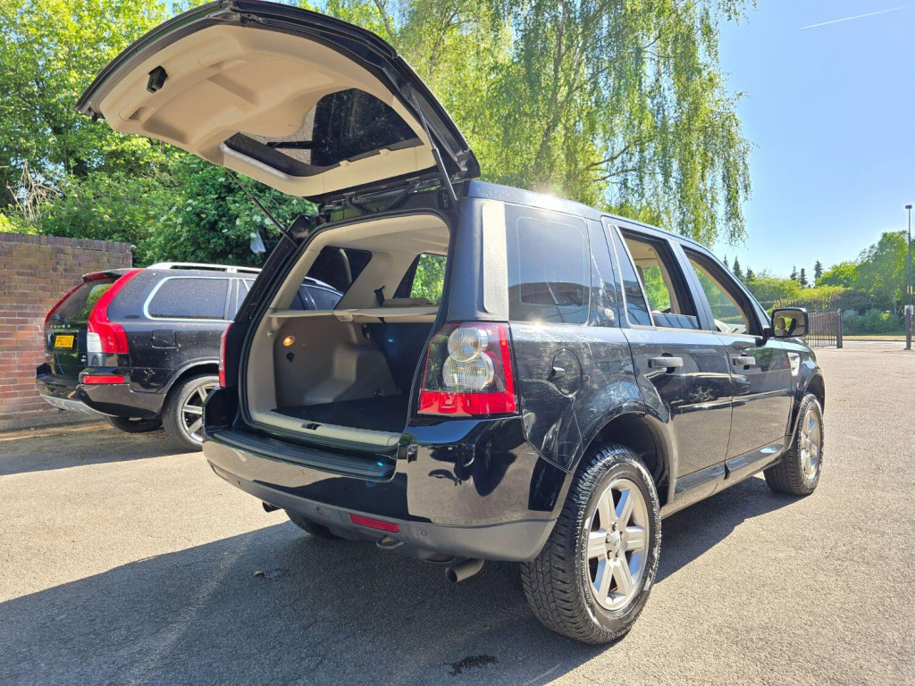 View LAND ROVER FREELANDER 2 3.2 i6 SE 230 BHP 5 SEATER LUXURY 4X4 ULEZ COMPLIANT 72,000 VERIFIED MILES SANTORINI BLACK BEIGE LEA