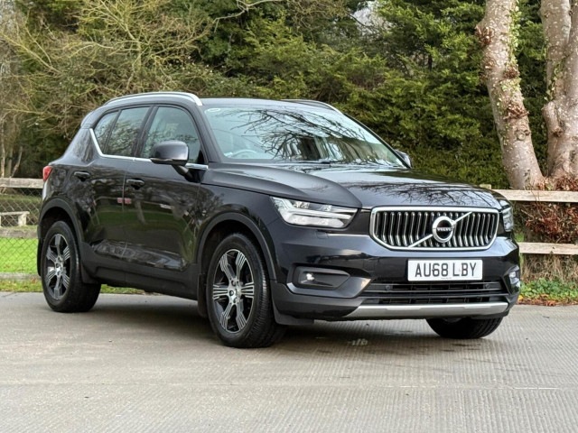 VOLVO XC40