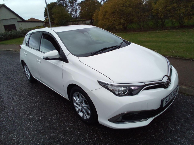 TOYOTA AURIS
