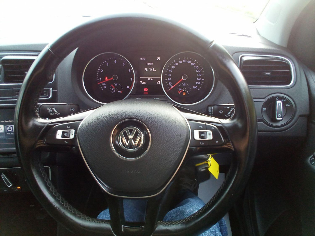 VOLKSWAGEN POLO