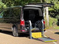 VOLKSWAGEN TRANSPORTER SHUTTLE