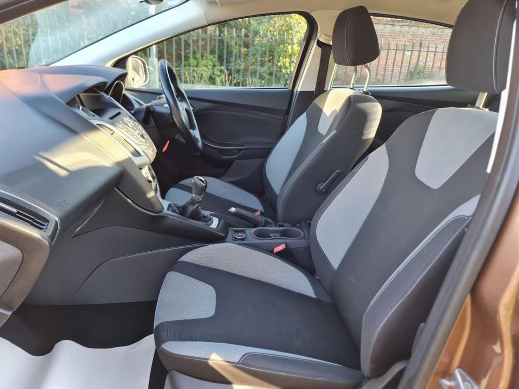 FORD FOCUS