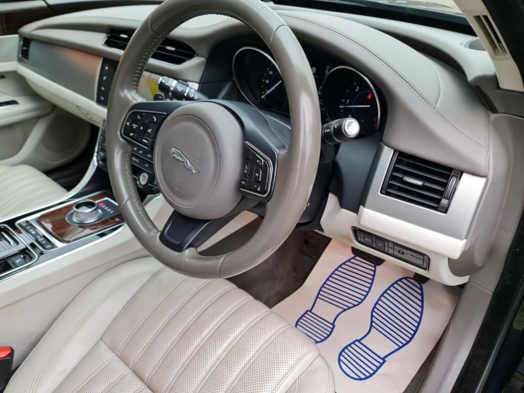 JAGUAR XF