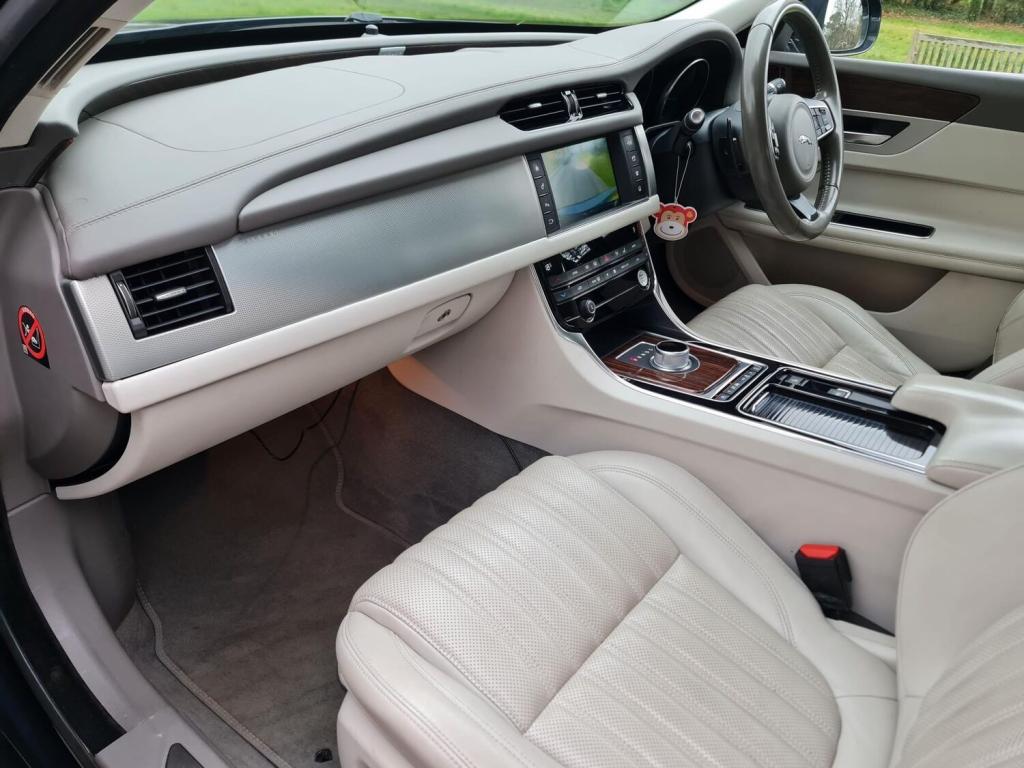 JAGUAR XF