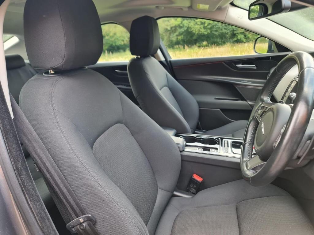 JAGUAR XE