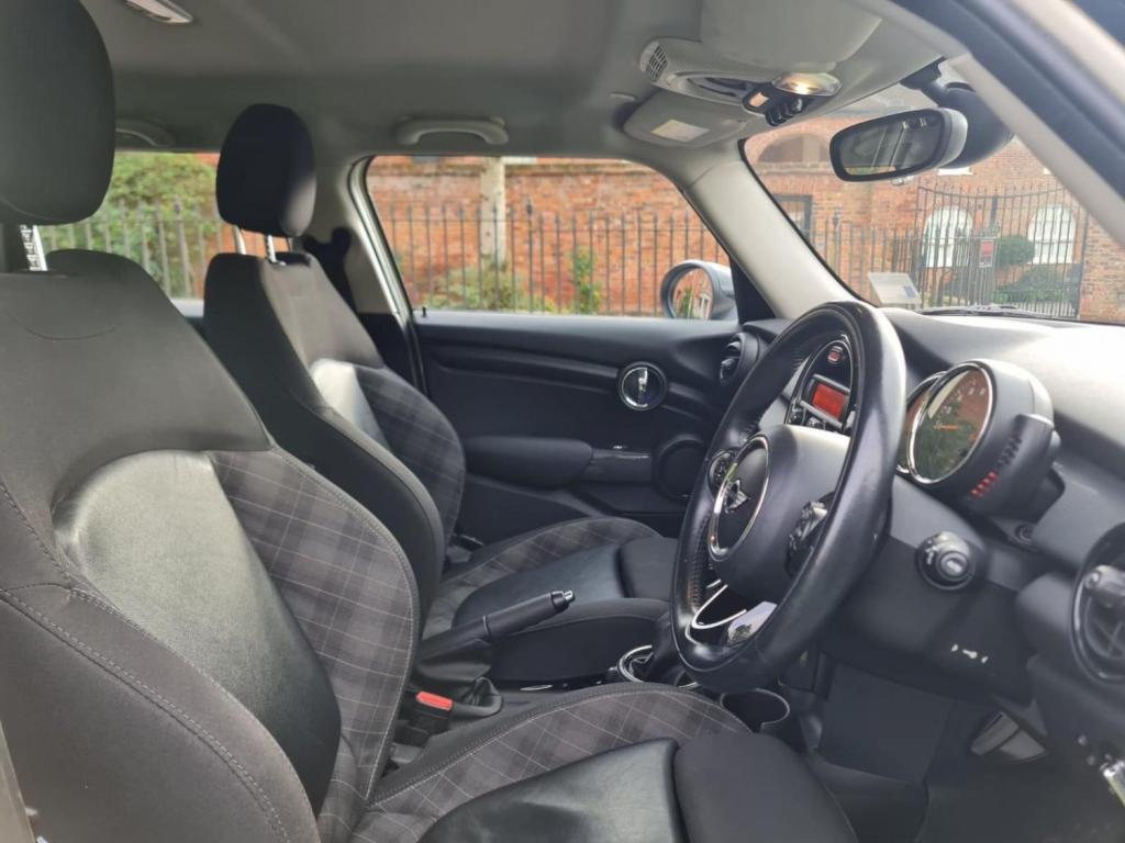 MINI HATCH