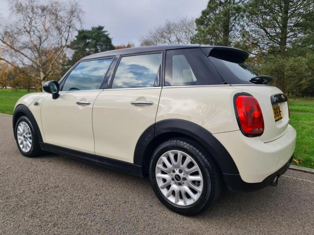MINI HATCH