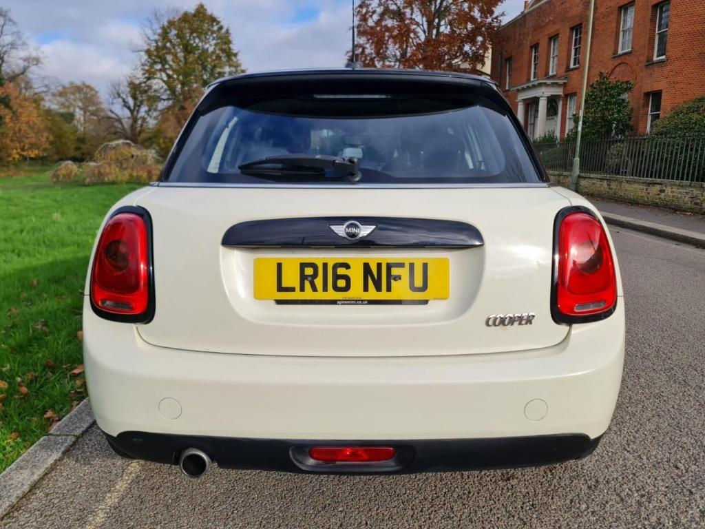 MINI HATCH