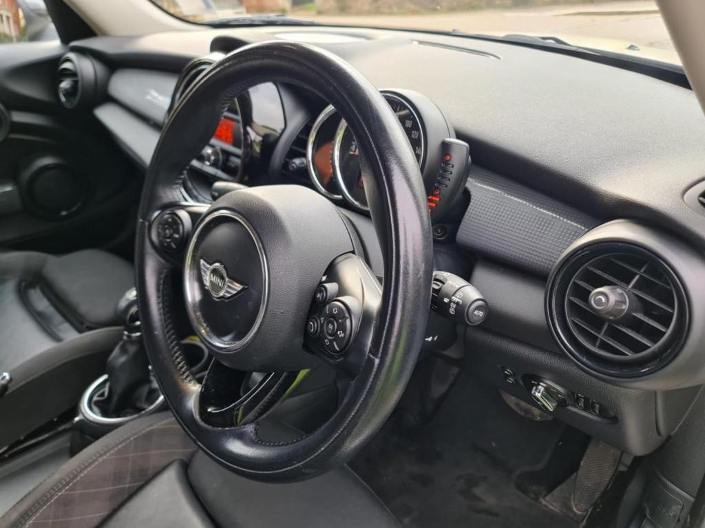 MINI HATCH