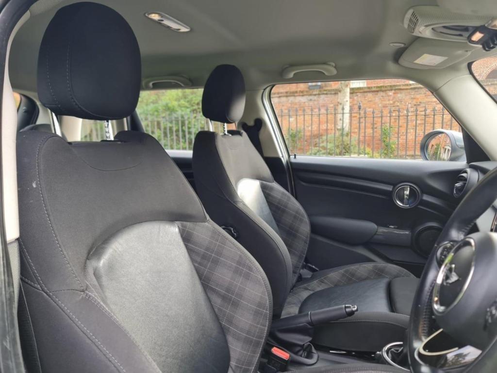 MINI HATCH