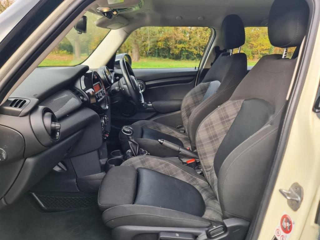 MINI HATCH