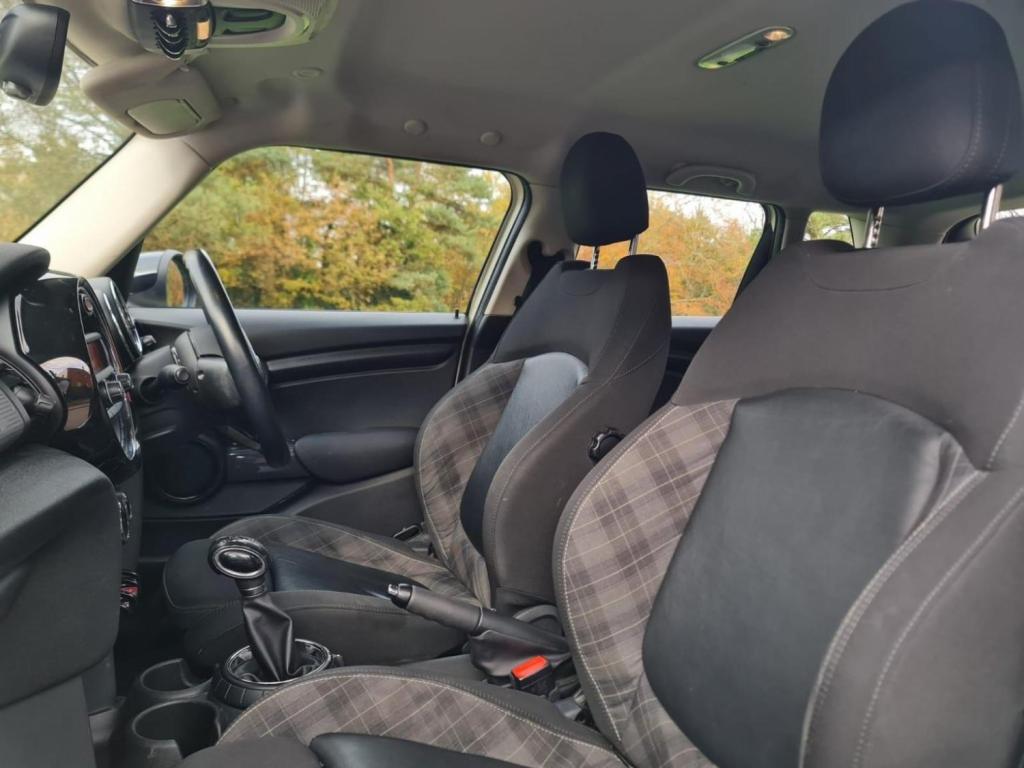 MINI HATCH