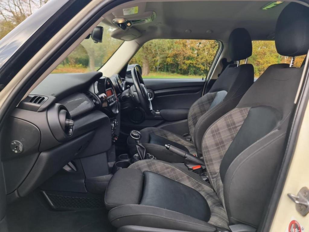 MINI HATCH