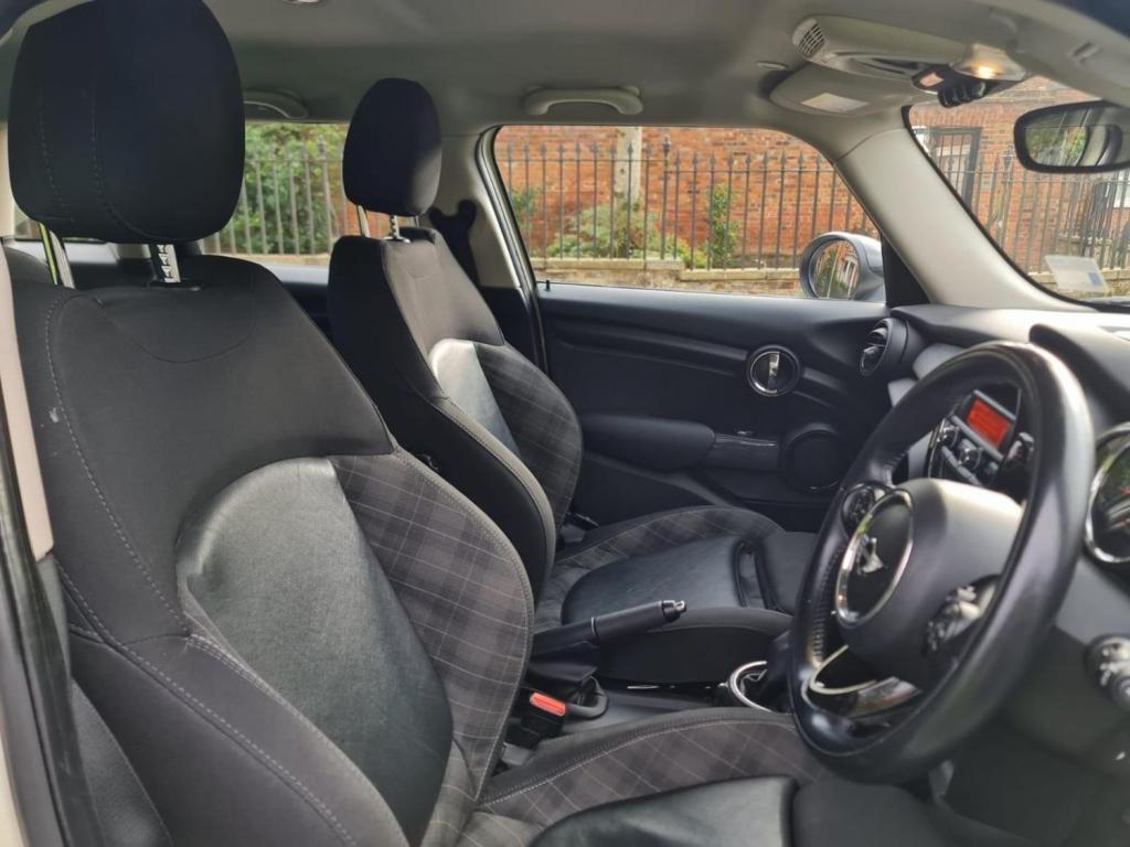 MINI HATCH