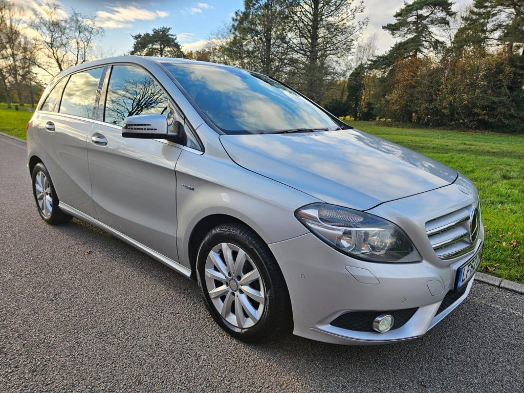 View MERCEDES-BENZ B CLASS 1.6 B180 BlueEfficiency SE Euro 5 (s/s) 5dr