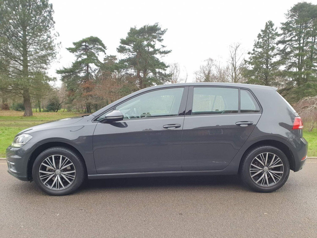 VOLKSWAGEN GOLF