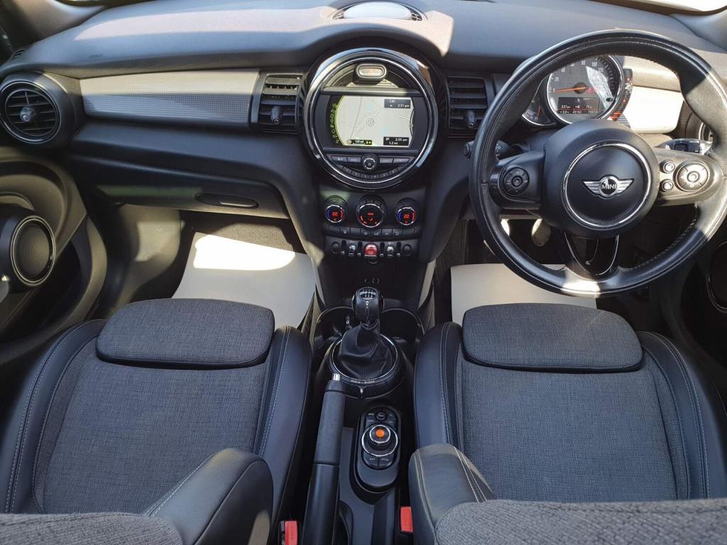 MINI HATCH