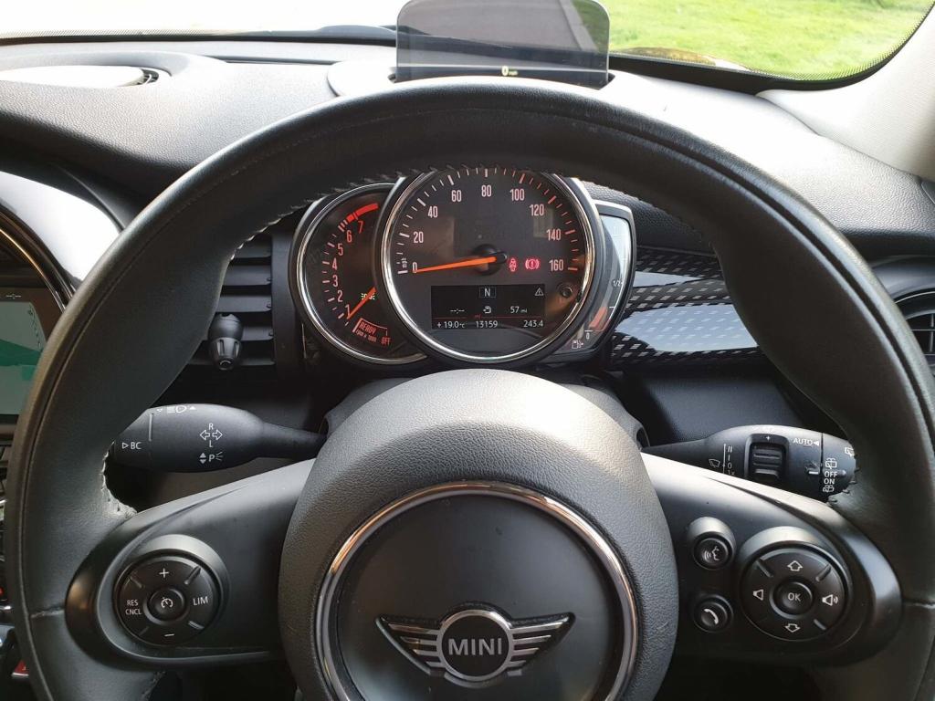 MINI HATCH
