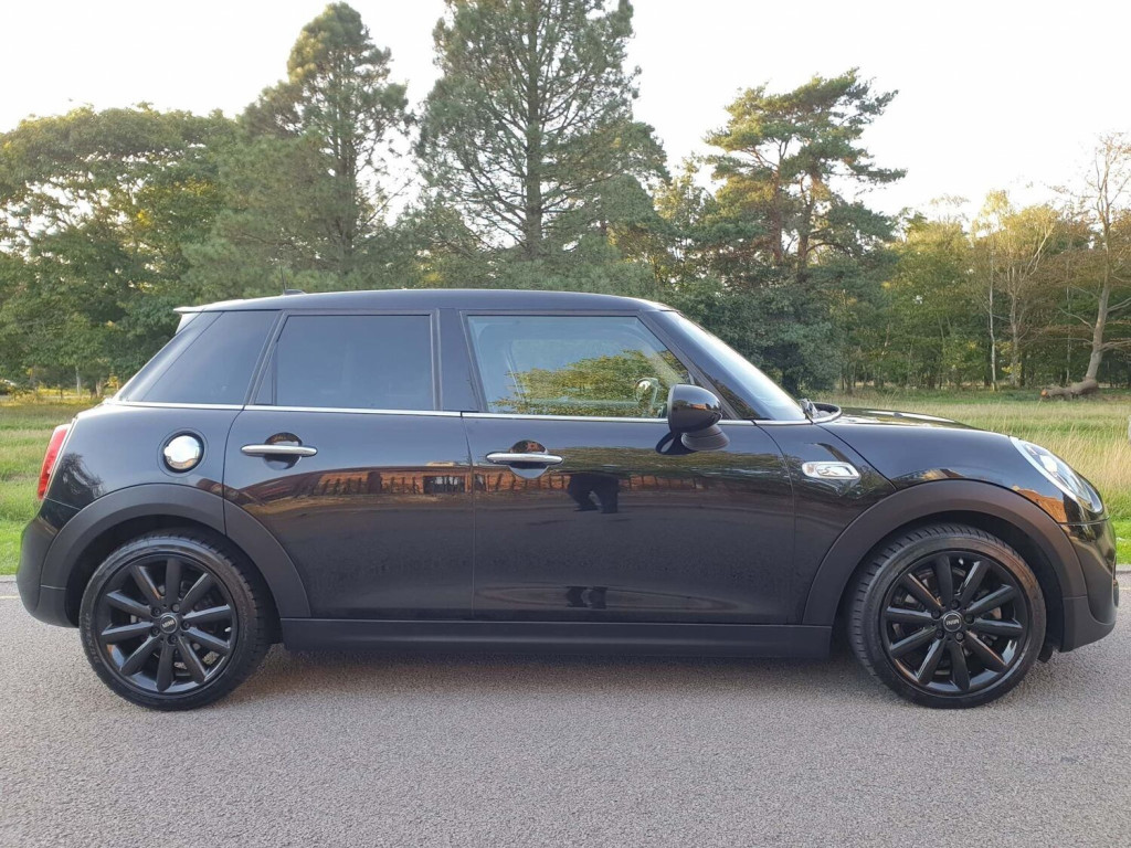 MINI HATCH