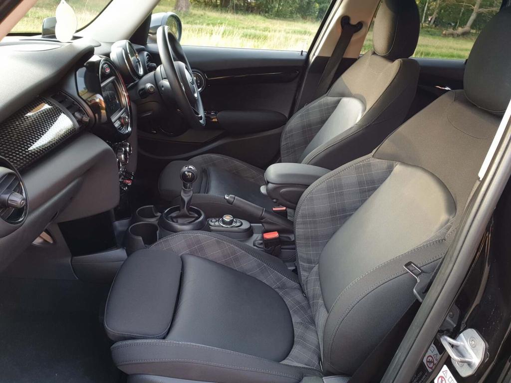 MINI HATCH