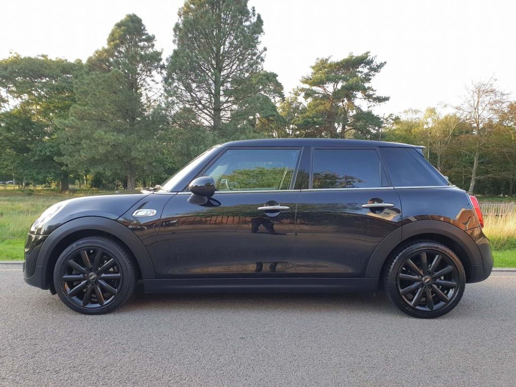 MINI HATCH