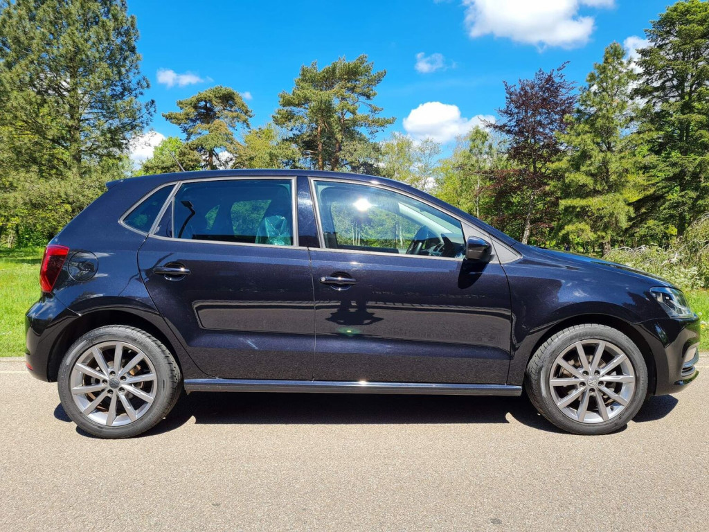VOLKSWAGEN POLO
