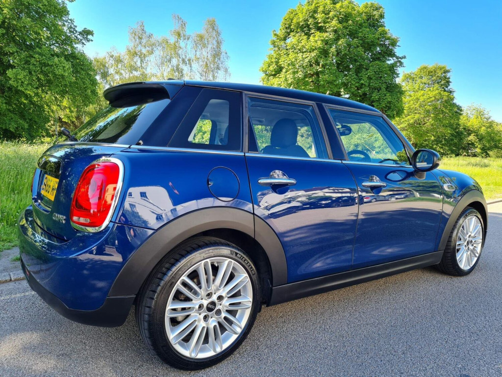 MINI HATCH