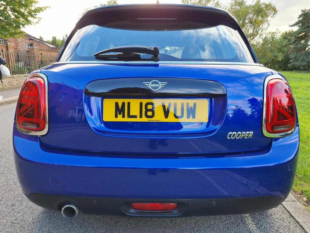 MINI HATCH