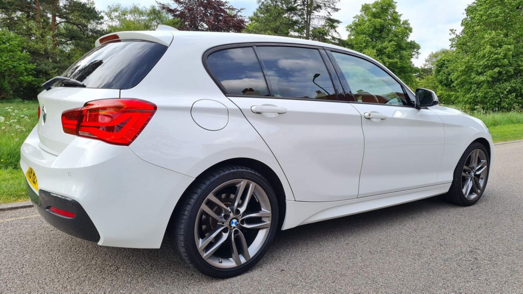 BMW 1 SERIES