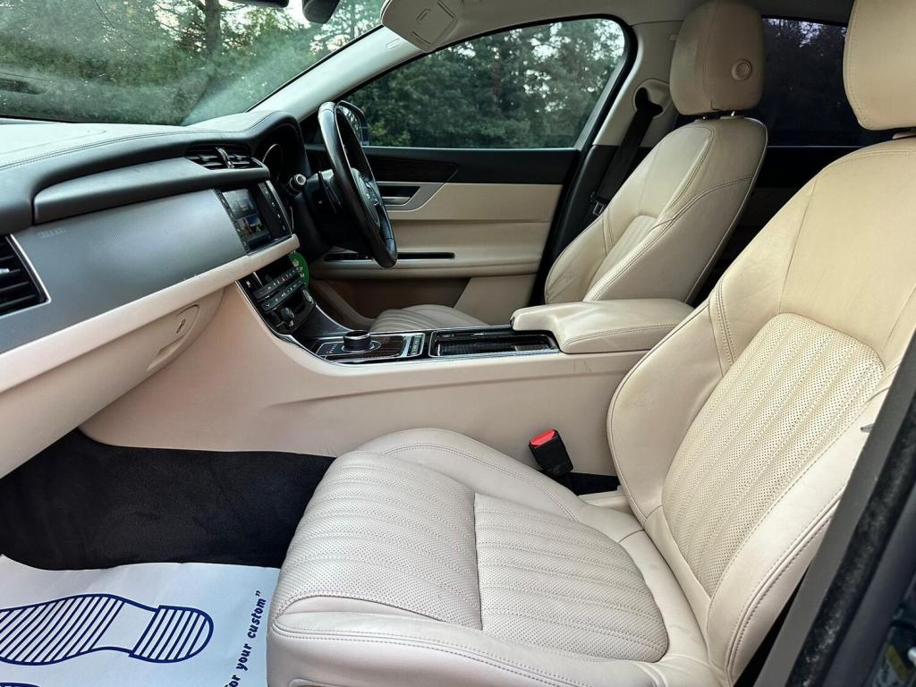 JAGUAR XF