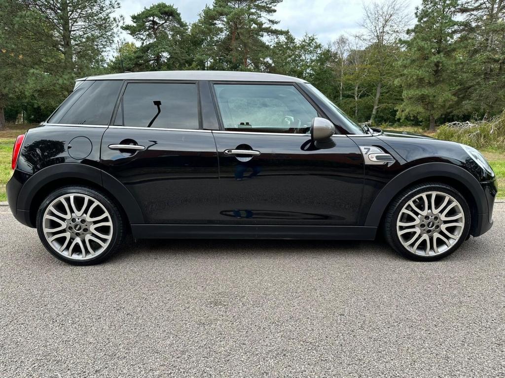 MINI HATCH
