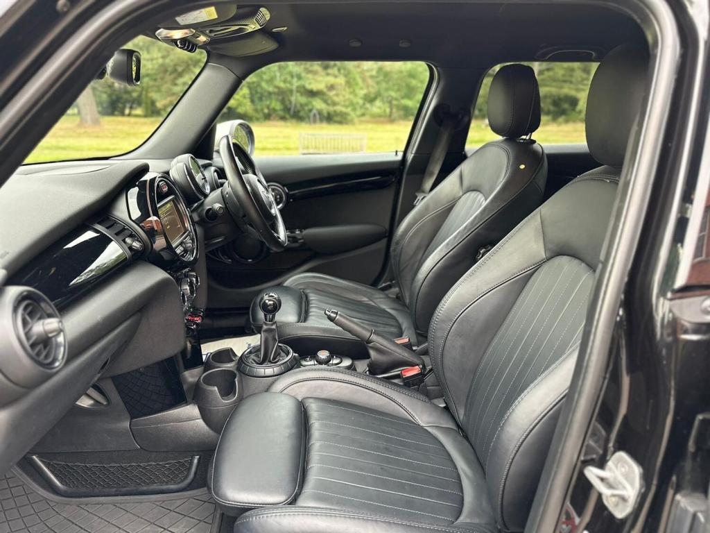 MINI HATCH