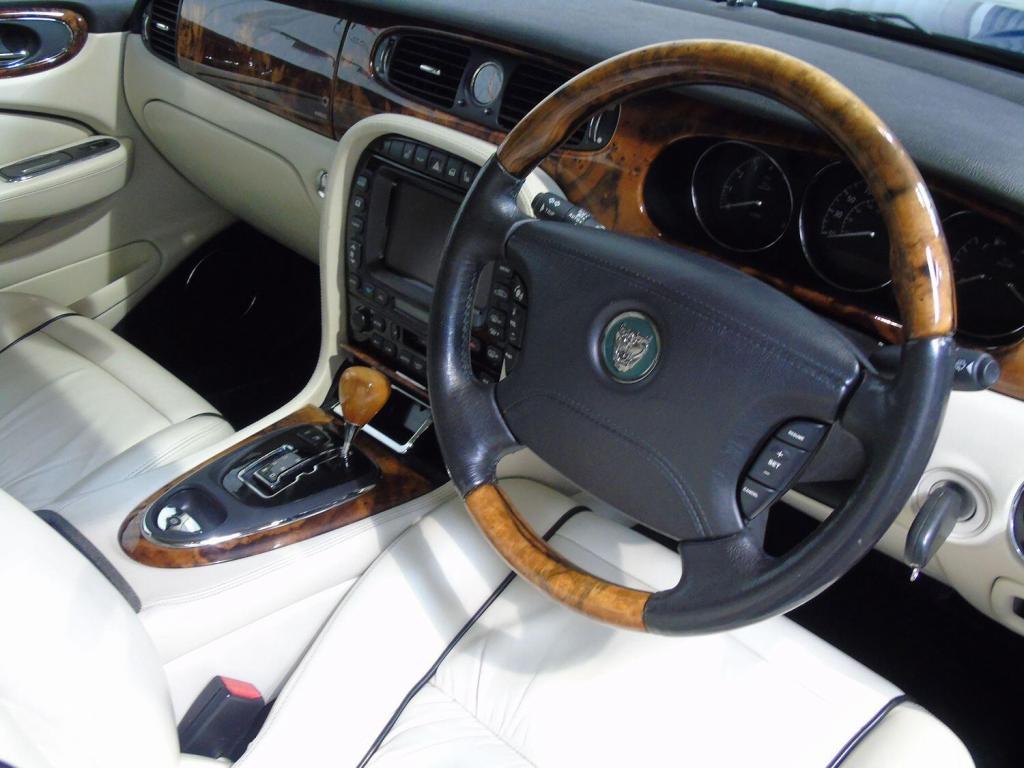 JAGUAR XJ