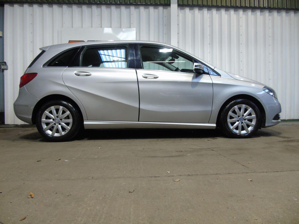 View MERCEDES-BENZ B CLASS 1.6 B180 BlueEfficiency SE