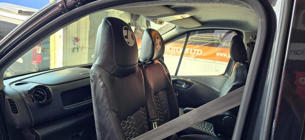 VAUXHALL VIVARO