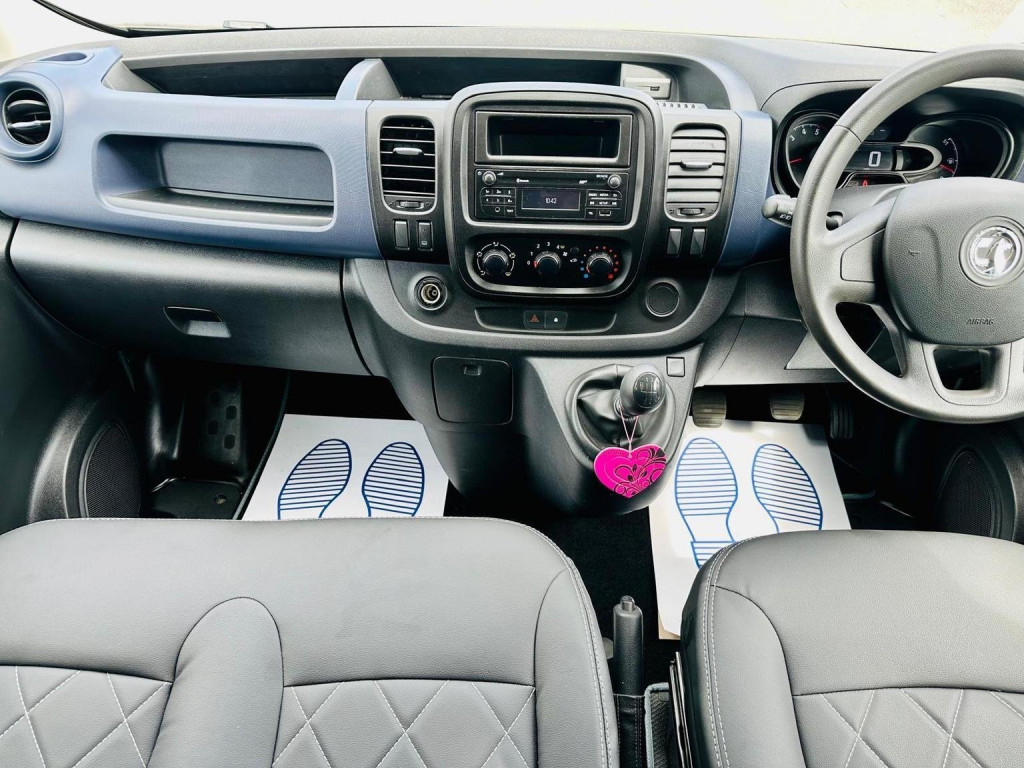 VAUXHALL VIVARO