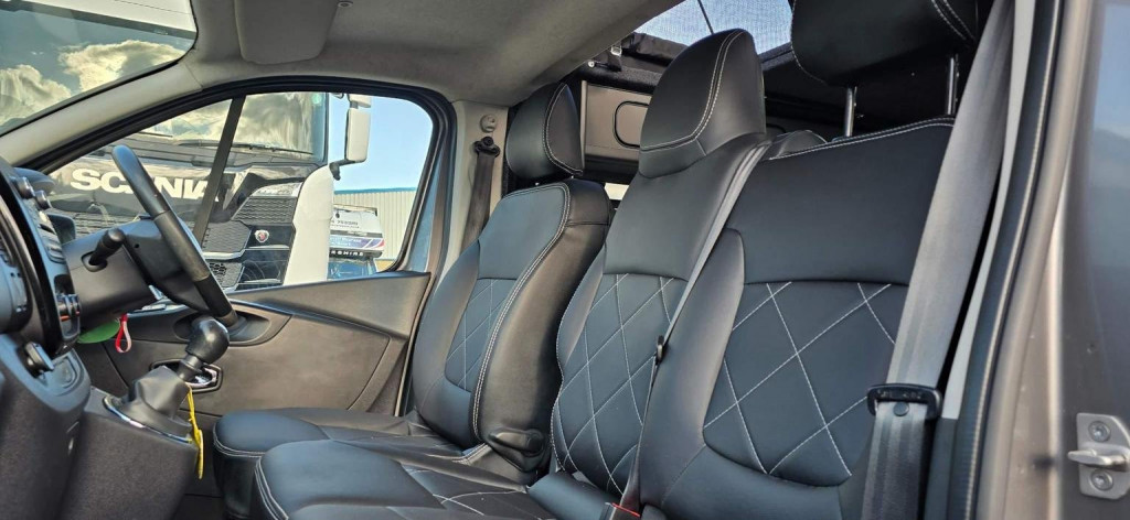 VAUXHALL VIVARO