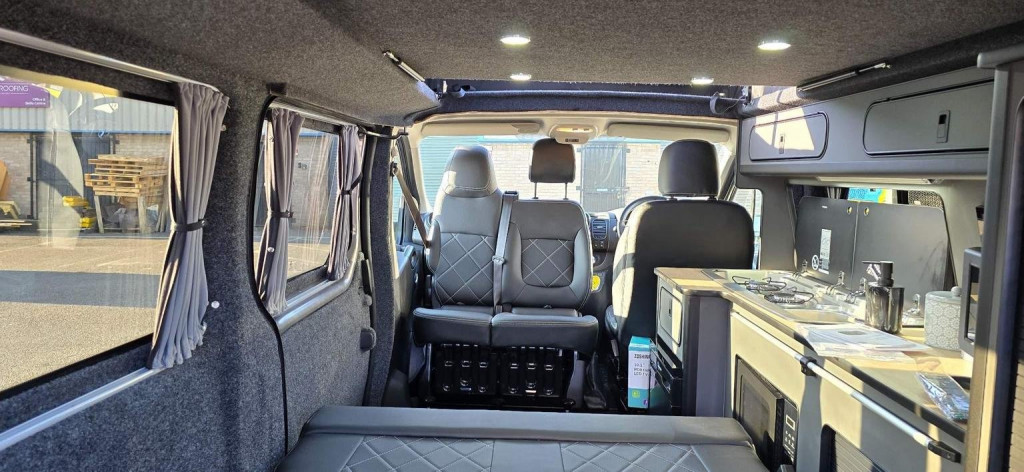 VAUXHALL VIVARO