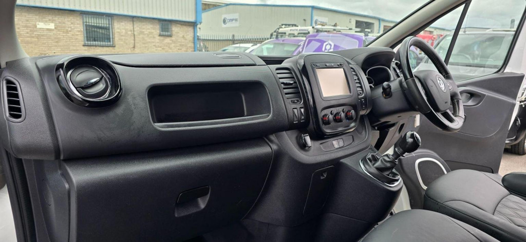 VAUXHALL VIVARO